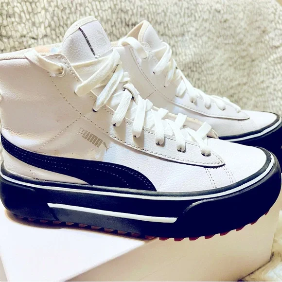 Woman’s Puma Platforms - Picture 6 of 12